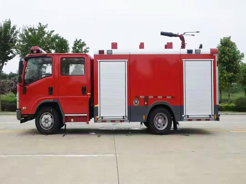 國六3.5噸五十鈴700P泡沫消防車